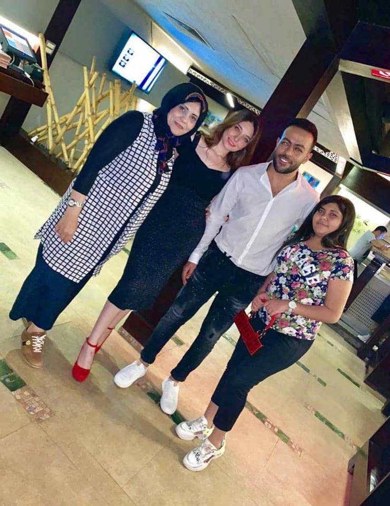 تامر عاشور وخطيبته