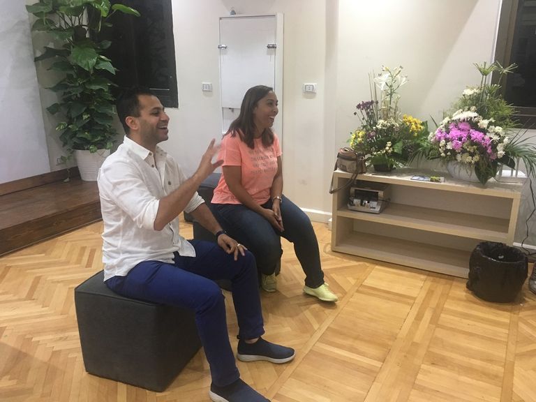 جانب من إحدى الجلسات في نادي "ترافل سوا"