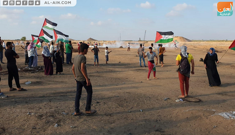 الجمعة الـ74 لمسيرات العودة الفرق الطبية الفلسطينية تنقل أحد المصابين