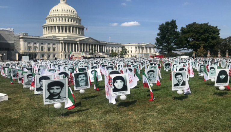 معرض صور أمام الكونجرس لضحايا مذبحة 1988 في إيران