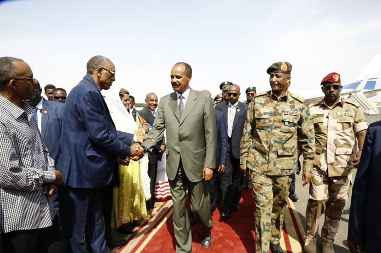 البرهان يستقبل الرئيس الإريتري أسياس أفورقي