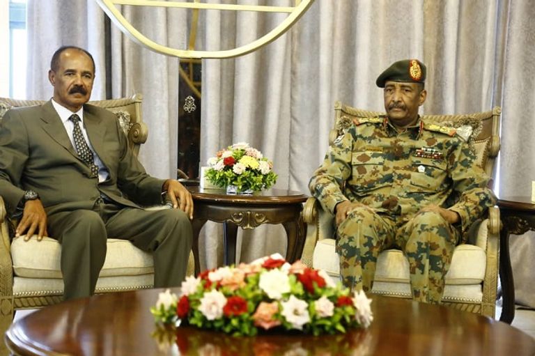 البرهان يستقبل الرئيس الإريتري أسياس أفورقي