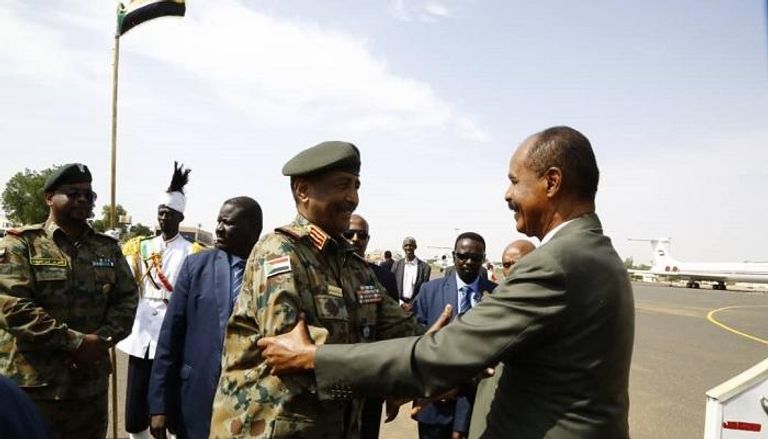 البرهان يستقبل الرئيس الإريتري أسياس أفورقي