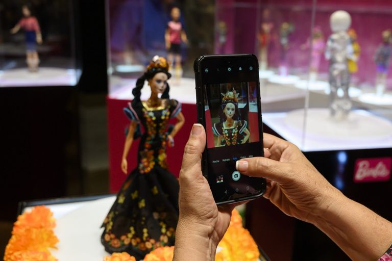 الدمية باربي  