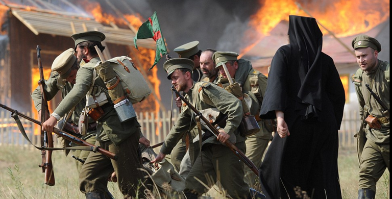 ممثلون يعيدون إحياء معركة جومبينين