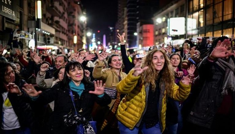 الرقص الجماعي في الشوارع شكل جديد من التجمعات الانتخابية في الأرجنتين