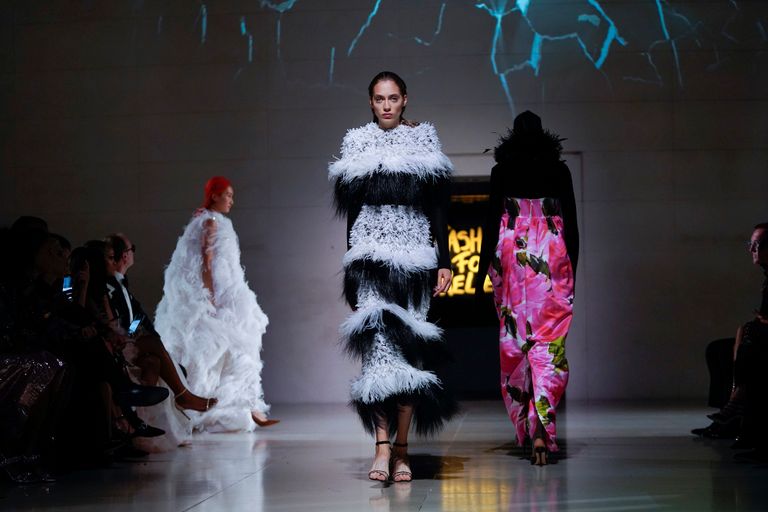 ناعومي كامبل في عرض الأزياء الخيري بلندن