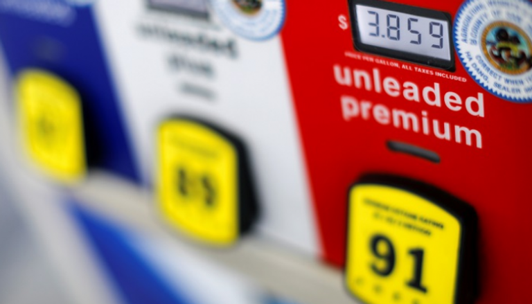  سعر البنزين على مضخة غاز أمريكية – رويترز