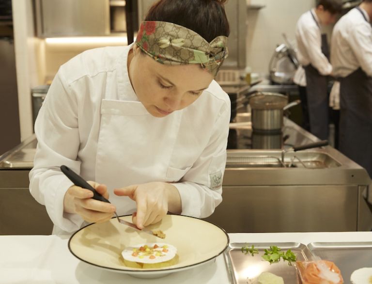 مطعم جوتشي أوستيريا يقع في بيازا ديلا سيجنوريا في فلورنسا