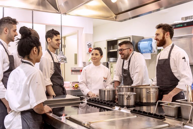 مطعم جوتشي أوستيريا يقع في بيازا ديلا سيجنوريا في فلورنسا