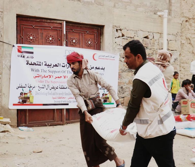 مساعدات غذائية إماراتية لأهالي المحافظات اليمنية المحررة