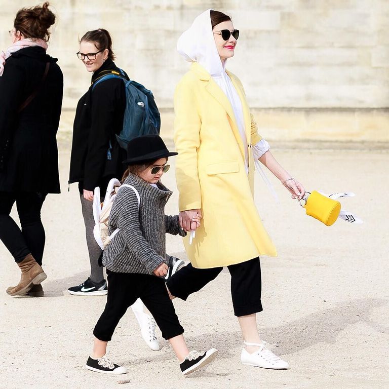 6 أنواع من الأمهات نصادفهم أول يوم دراسة