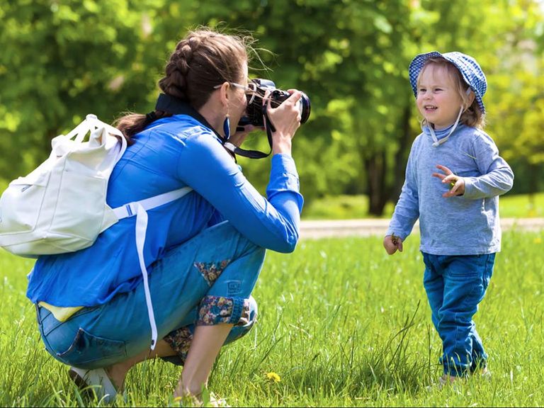 6 أنواع من الأمهات نصادفهم أول يوم دراسة