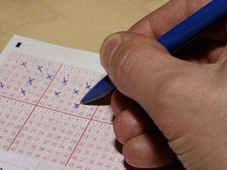 ستو اعتاد شراء تذكرة يانصيب مرة أسبوعيا