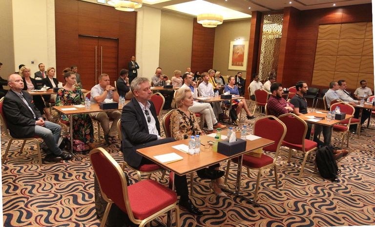 جانب من ملتقى الأعمال الإماراتي - البولندي جانب من ملتقى الأعمال الإماراتي - البولندي