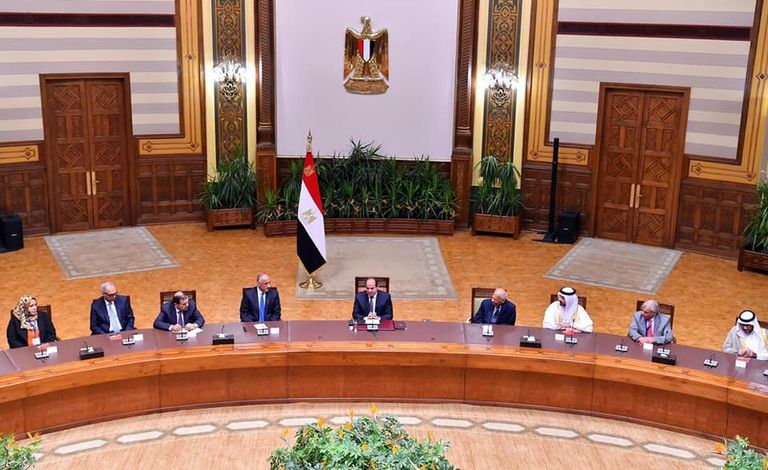 جانب من لقاء الرئيس المصري بمجلس محافظي المصارف المركزية العربية