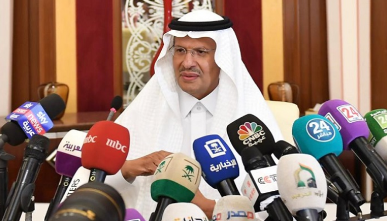 الأمير عبدالعزيز بن سلمان بن عبدالعزيز وزير الطاقة السعودي خلال المؤتمر الصحفي