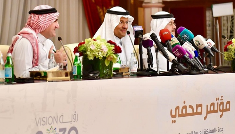 الأمير عبدالعزيز بن سلمان وزير الطاقة السعودي خلال المؤتمر الصحفي