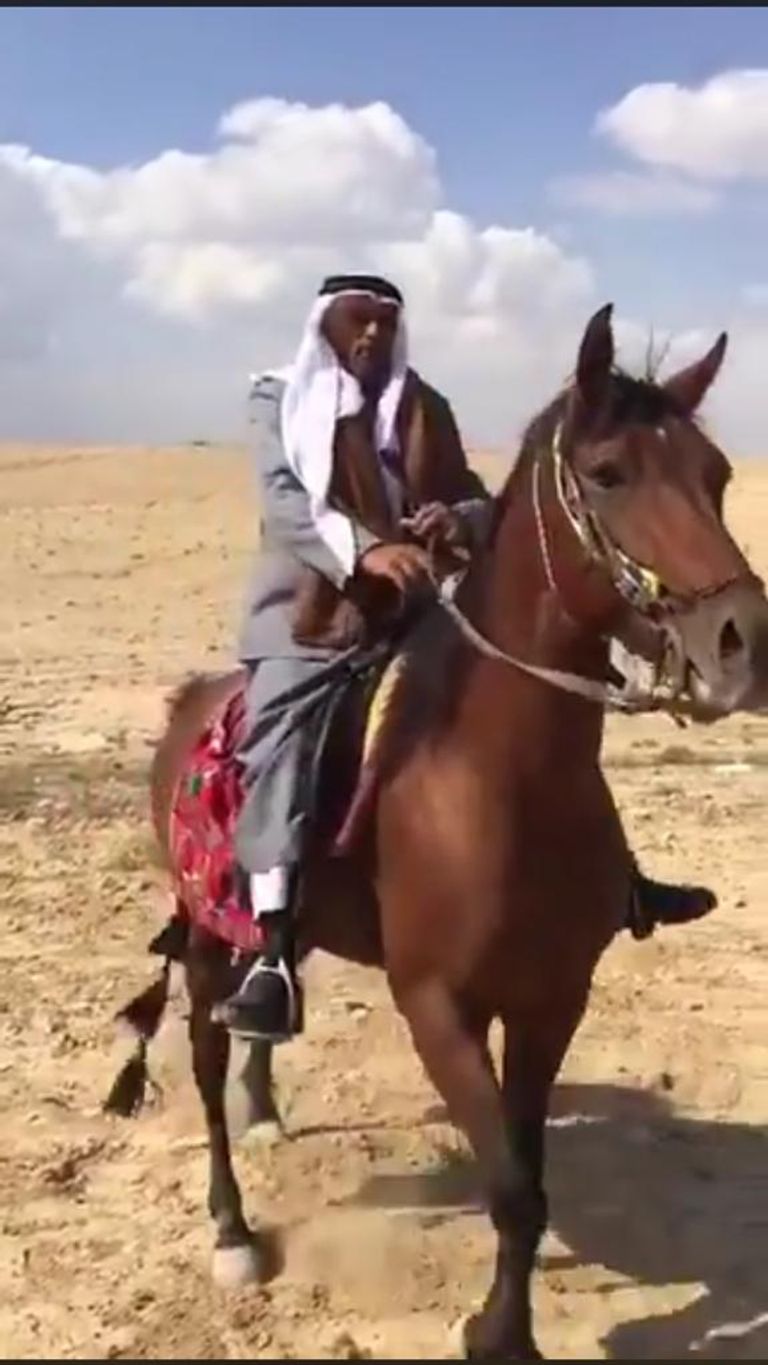 نتنياهو يستخدم مكبر الصوت