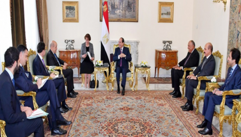 جانب من لقاء الرئيس المصري مع وزير الخارجية الفرنسي