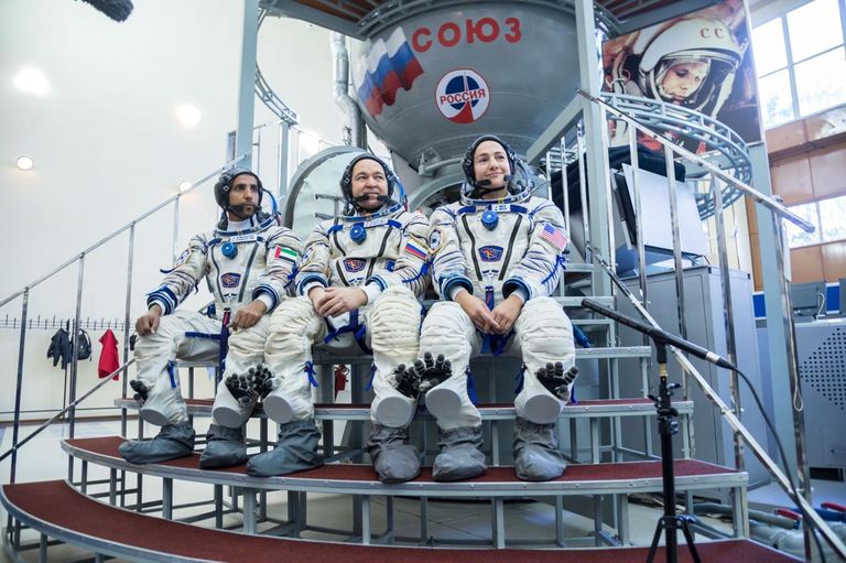 سكريبوتشكا يتوسط هزاع المنصوري وجاسيكا مير