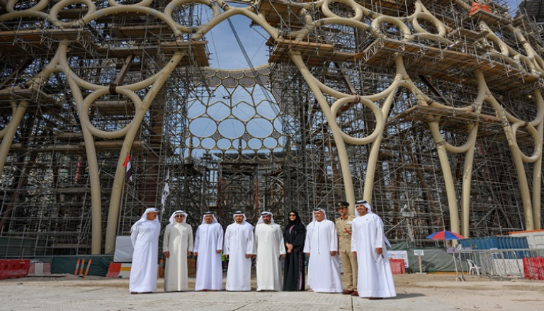 القبة الفولاذية تغطي ساحة الوصل في قلب موقع إكسبو 2020 دبي