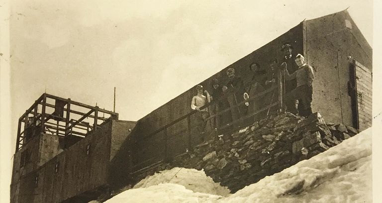 جولة بأعلى فنادق أوروبا.. مشهد سماوي على قمة جبل إيطالي