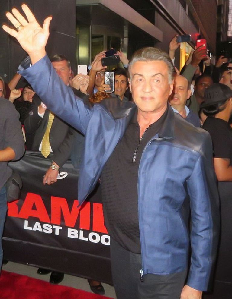 سيلفستر ستالون يحتفل بالعرض الخاص للجزء الخامس والأخير من "رامبو"