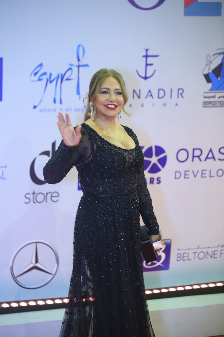 نجوم الفن يتألقون على السجادة الحمراء لـ