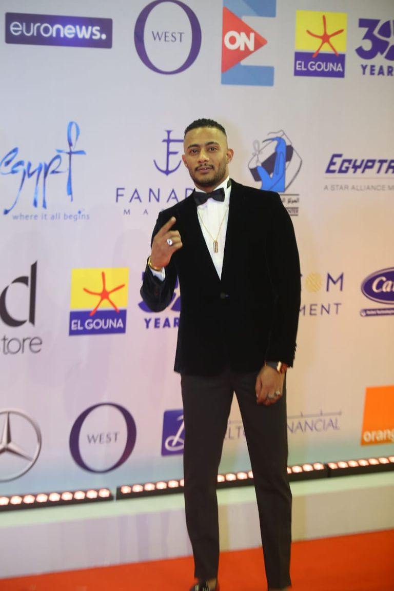 نجوم الفن يتألقون على السجادة الحمراء لـ