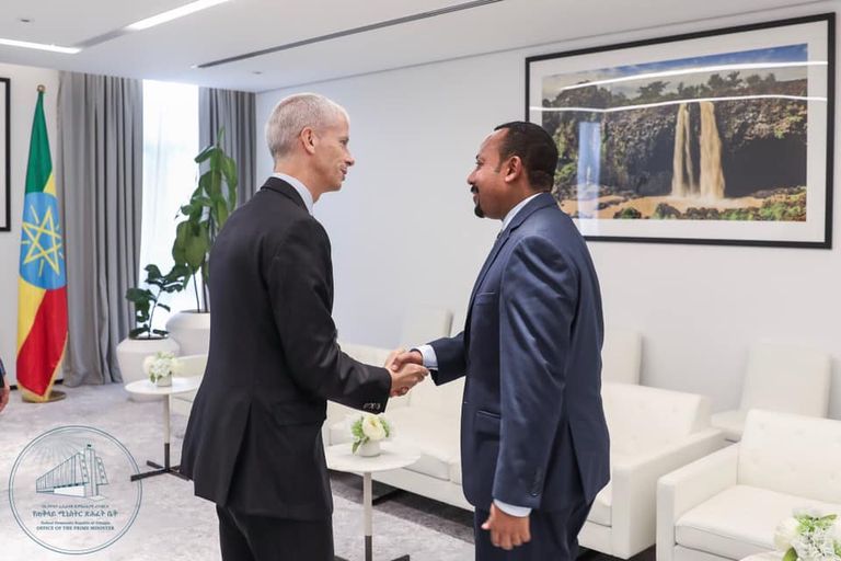 الوزير الفرنسي يدشن مشروع ترميم كنائس "لاليبيلا"