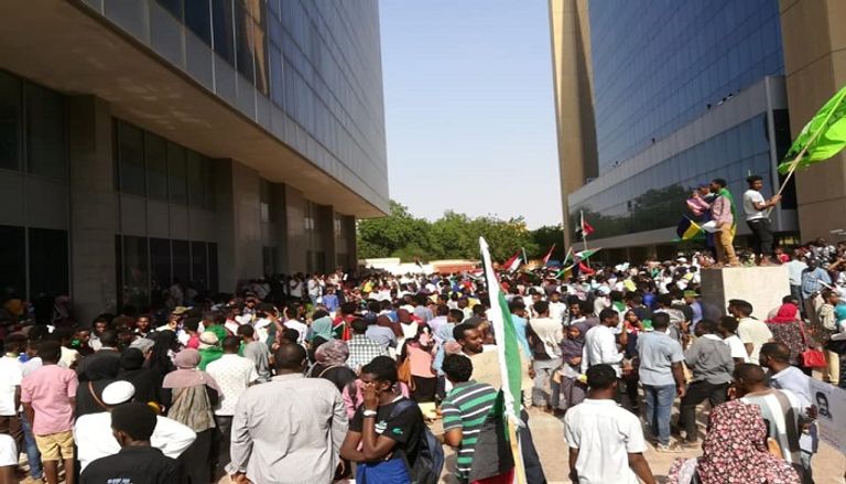 جانب من المسيرة السودانية جانب من مسيرة السودانيين ضد الإخوان