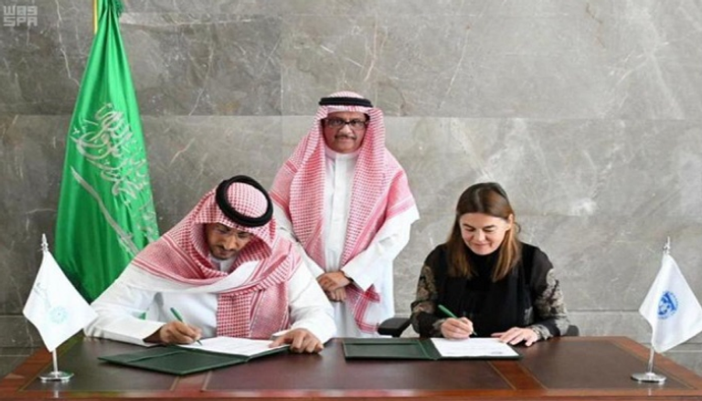 جانب من توقيع الاتفاقية بين السعودية والصندوق