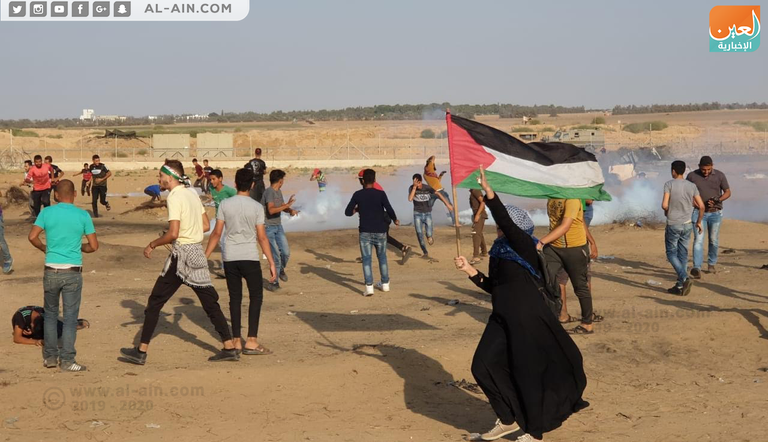 الاحتلال يواجه مسيرات العودة السلمية بالرصاص الحي