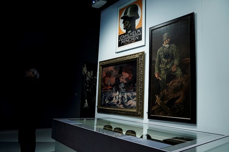 المعرض يقام في متحف سيرتوخينبوش الهولندي