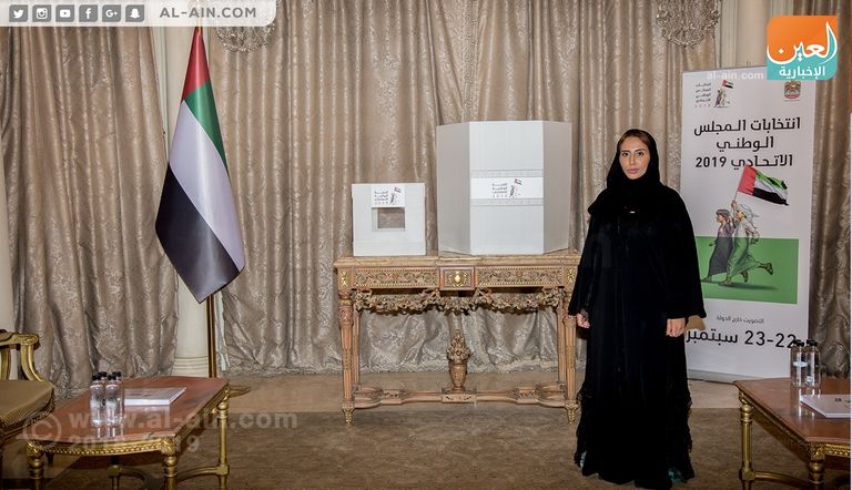 ناخب إماراتي يدلي بصوته في سفارة بلاده بالجزائر