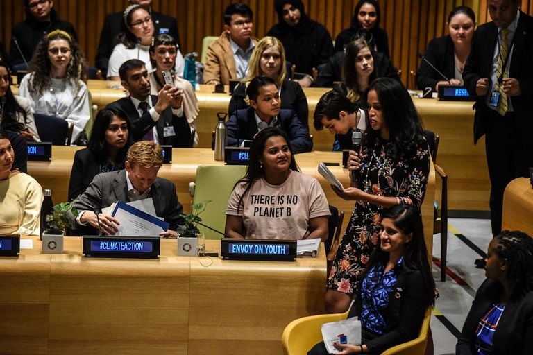 جانب من مشاركة الشباب في قمة المناخ