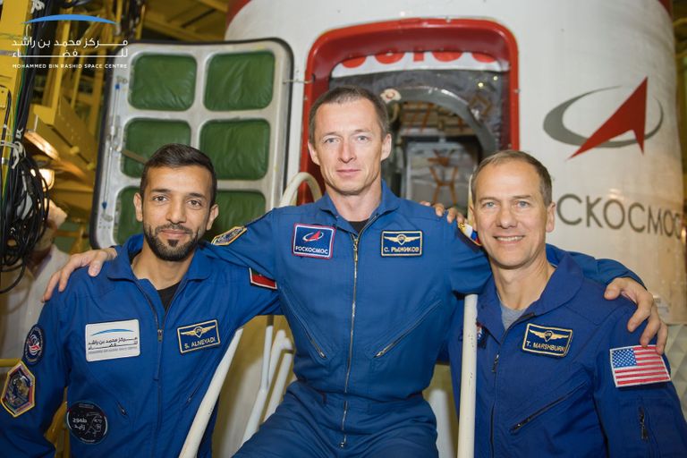 الإماراتيان هزاع المنصوري وسلطان النيادي يزوران متحف الفضاء ببايكونور