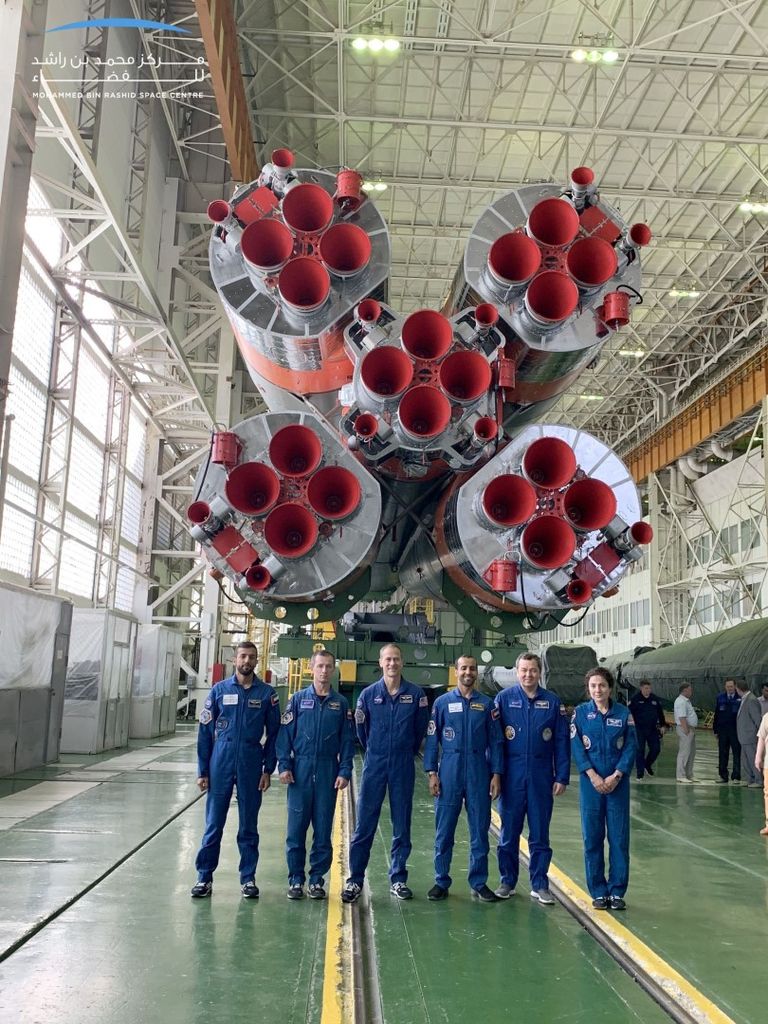 الإماراتيان هزاع المنصوري وسلطان النيادي يزوران متحف الفضاء ببايكونور