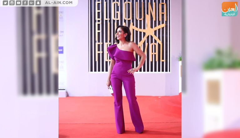الممثلة المصرية منى زكي في مهرجان الجونة