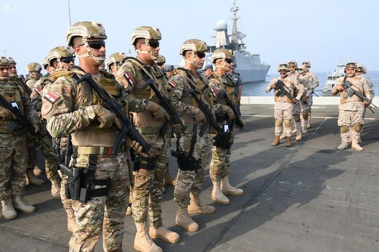 لقاء للقادة العسكريين على هامش المناورات