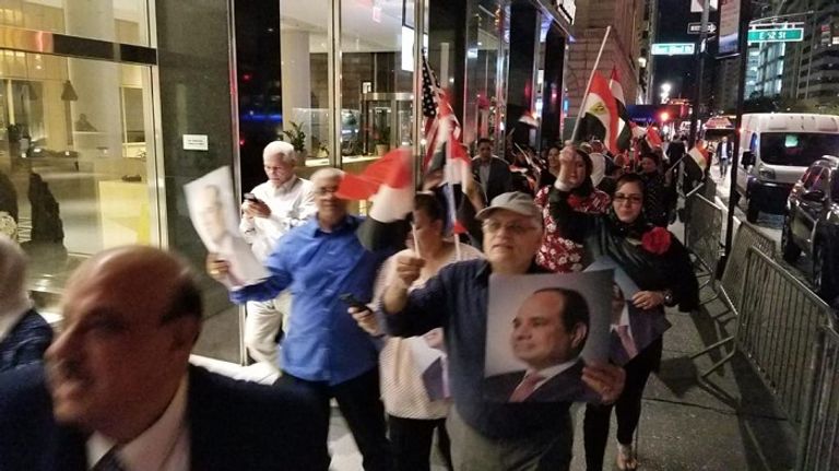 جانب من مسيرات الترحيب بالرئيس المصري أمام مـقر إقامته في نيويورك الرئيس المصري عبد الفتاح السيسي بالأمم المتحدة - أرشيفية