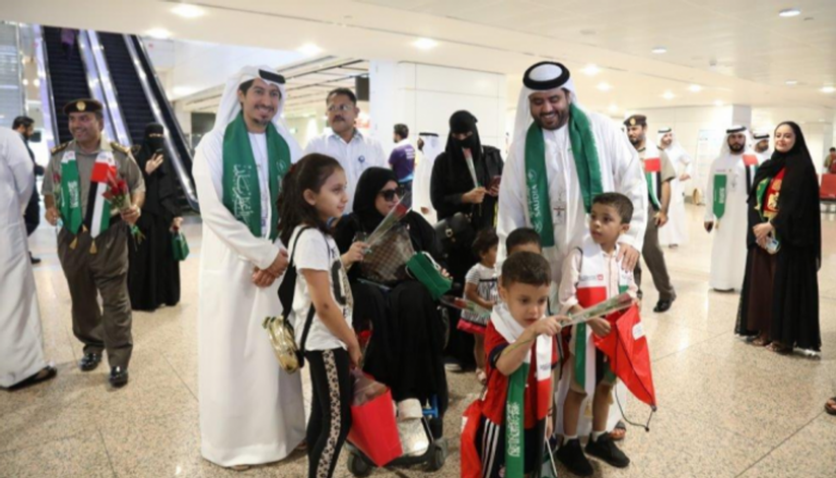 الإمارات تستقبل السعوديين بختم خاص احتفالا بيومهم الوطني