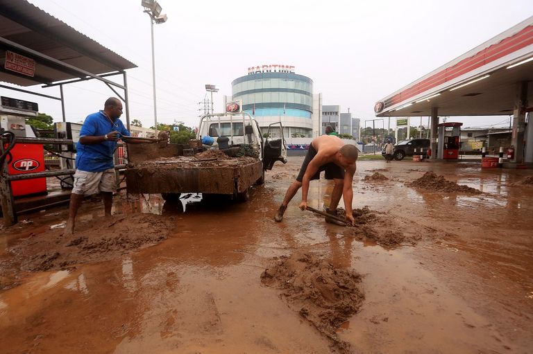 آثار عاصفة ممطرة تسببت فيها "كارين" في باراتاريا بترينيداد وتوباجو
