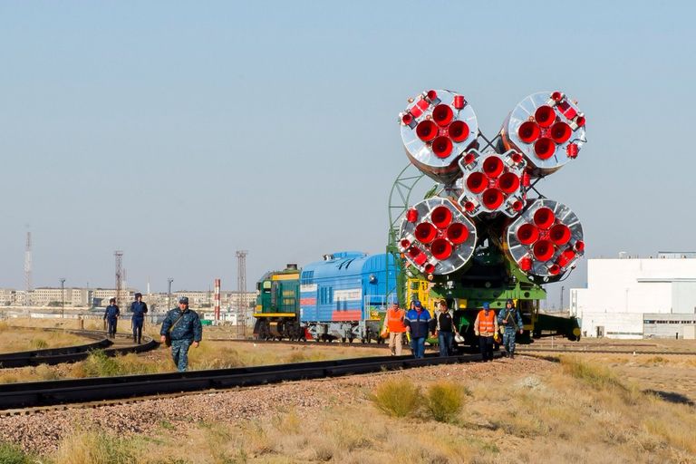 الصاروخ يصل قاعدته قبل يومين من انطلاقه للمحطة الدولية