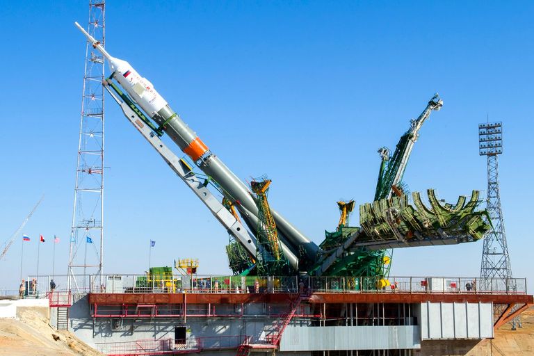 الصاروخ يصل قاعدته قبل يومين من انطلاقه للمحطة الدولية