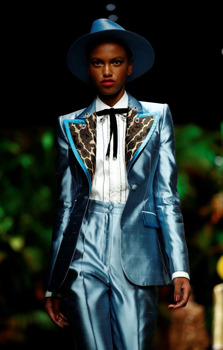 أزياء ربيعية مستوحاة من بيئة النباتات والحيوانات بالمناطق المدارية