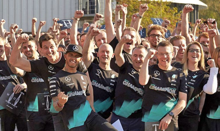 فريق ميرسيديس لويس هاميلتون