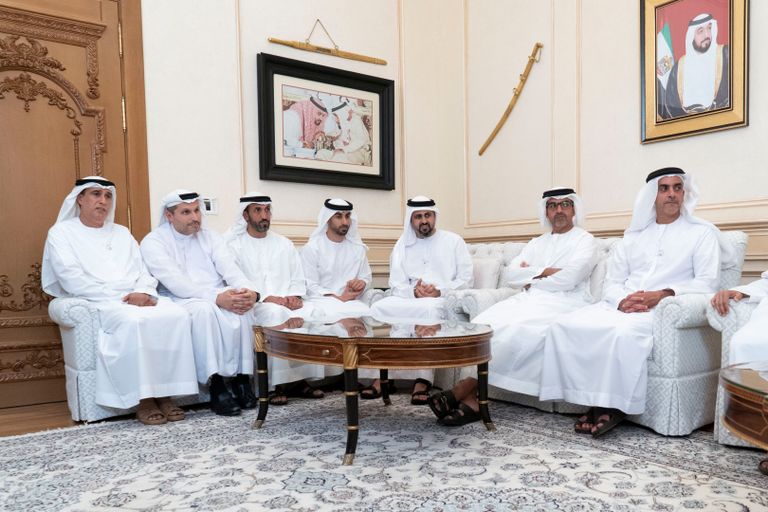 محمد بن زايد يطمئن على استعدادات أول رائدي فضاء إماراتيين