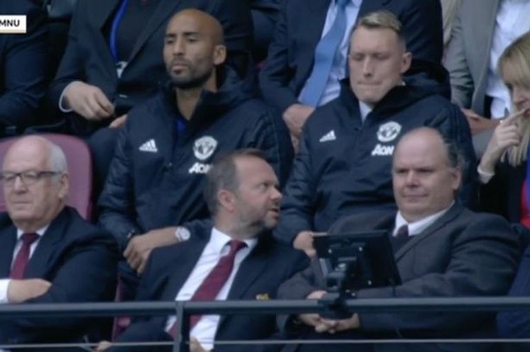 إيد وودوارد وفيل جونز